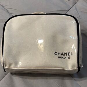CHANEL Beauté Cream Cosmetic Pouch